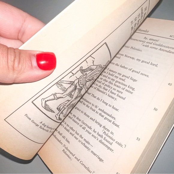 Hamlet by William Shakespeare: Folger Shakespeare Library - Picture 3 of 8